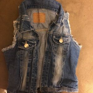 Jean Vest.